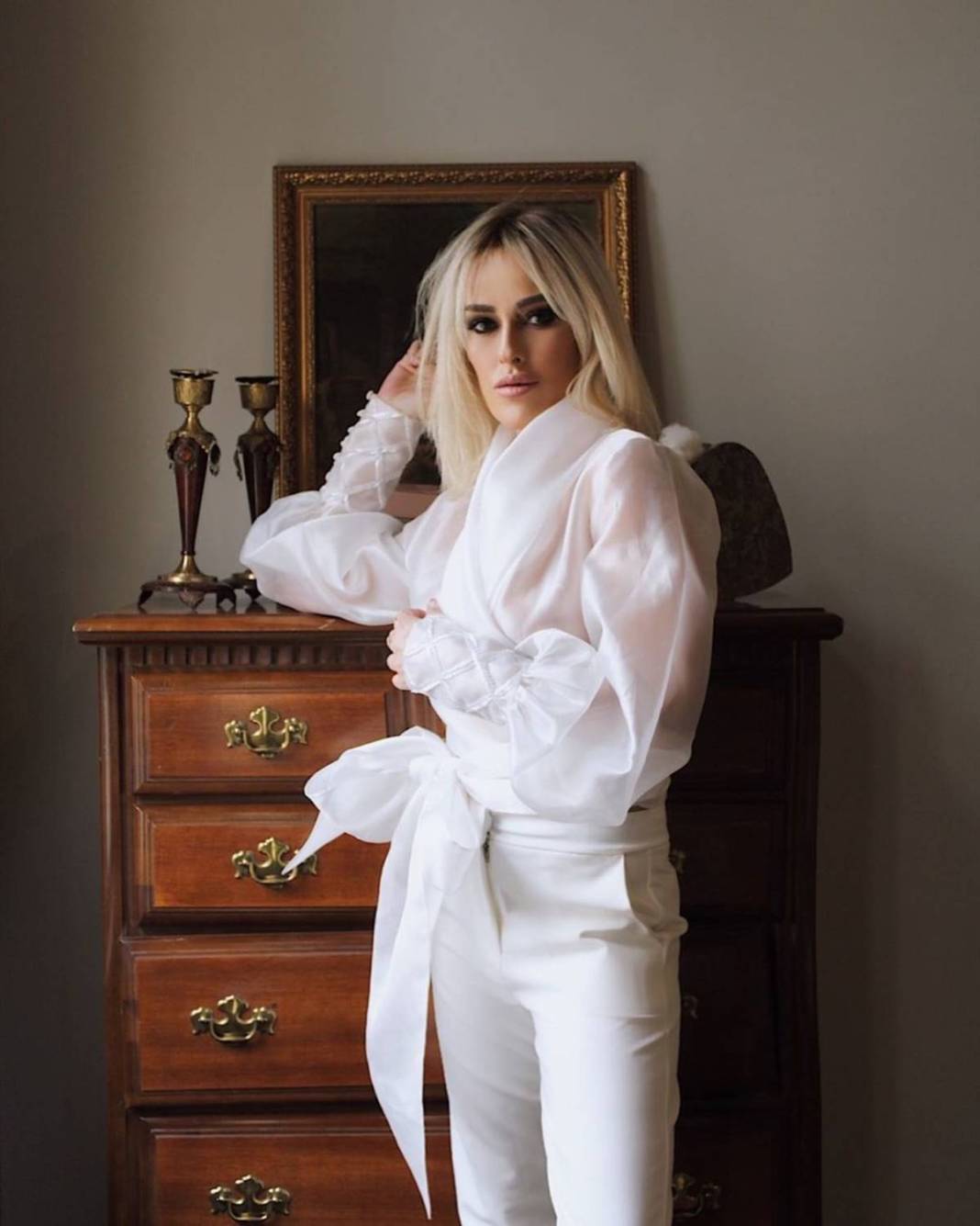 Helin Avşar'ı gören tanıyamıyor! Hülya Avşar'ın kız kardeşi estetikle bambaşka biri oldu, 'estetik değil yüz nakli' 4